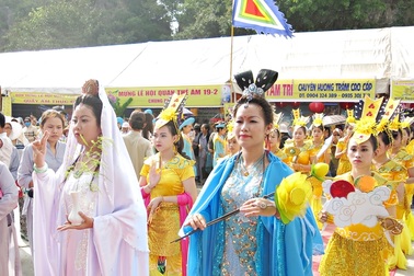 Rộn ràng lễ hội Quán Thế Âm