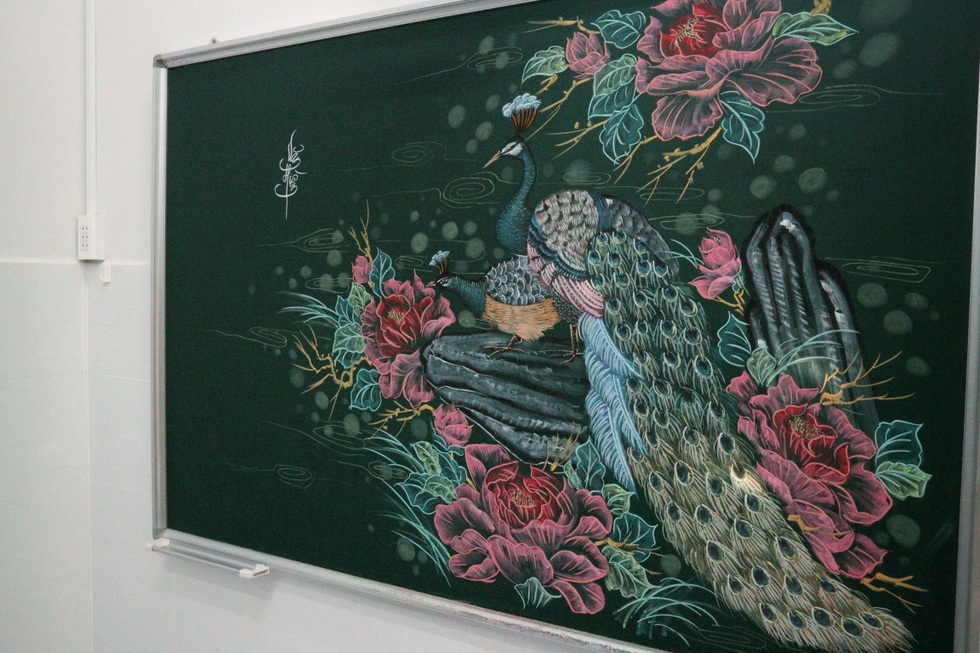 Thầy giáo cơ bắp TPHCM có biệt tài vẽ tranh bằng phấn sống động - 3