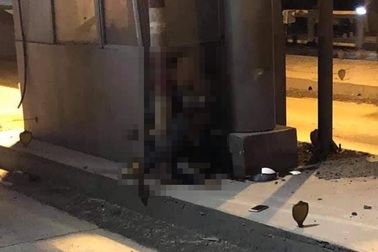 Chạy với tốc độ "tử thần", nam thanh niên tông trạm thu phí chết thảm