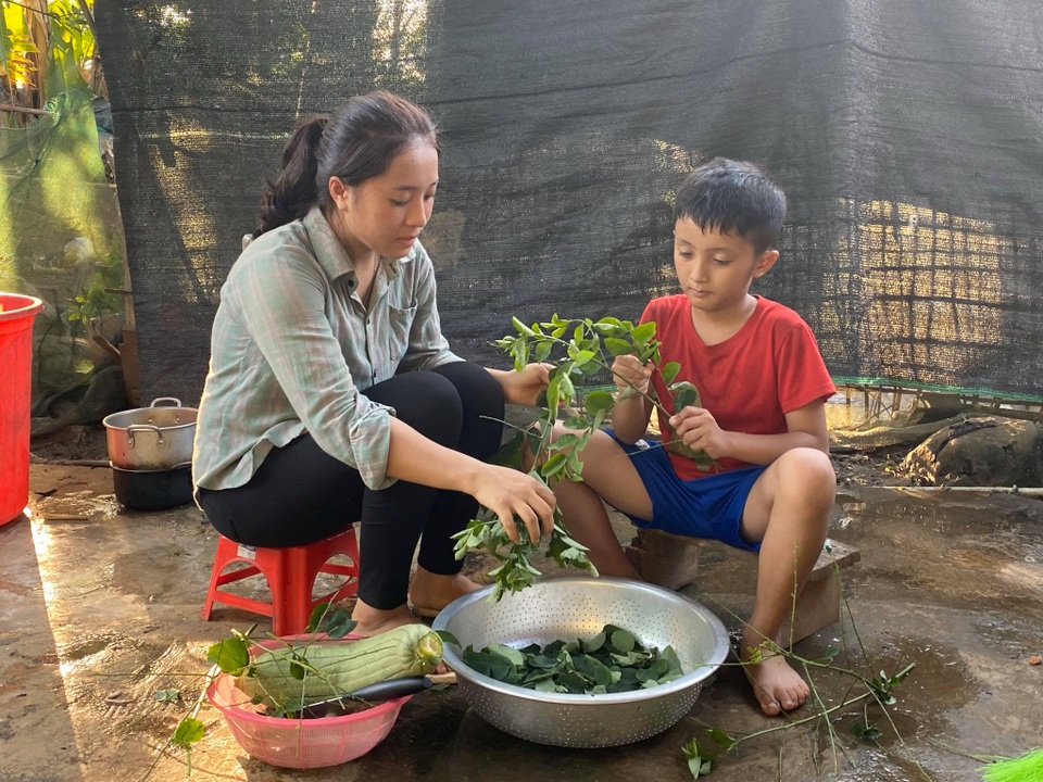 Nữ sinh nghèo dân tộc Thổ và nỗi buồn gác lại giấc mơ giảng đường đại học - 4 Nữ sinh nghèo dân tộc Thổ và nỗi buồn gác lại giấc mơ giảng đường đại học - 4