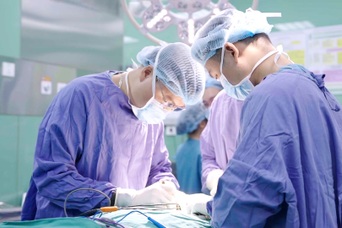 Nạo vét hạch cổ trong phẫu thuật ung thư giáp có gây đau, tăng nguy cơ biến chứng?