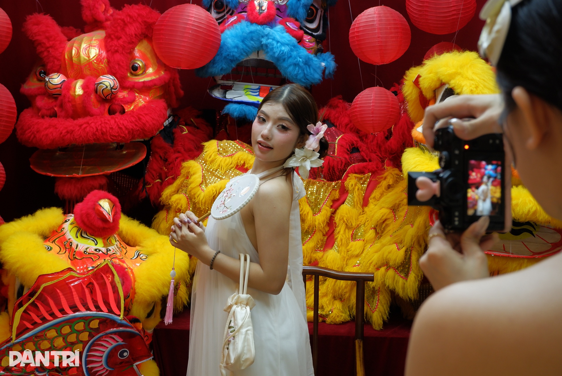 Giới trẻ TPHCM hóa thân thành nàng thơ đón Trung thu sớm - 1 Giới trẻ TPHCM hóa thân thành nàng thơ đón Trung thu sớm - 1