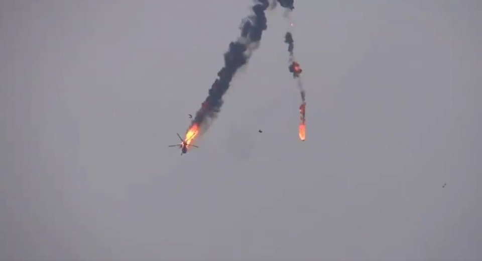 Video nghi trực thăng quân sự Syria bị bắn rơi ở “chảo lửa” Idlib - 1 Video nghi trực thăng quân sự Syria bị bắn rơi ở “chảo lửa” Idlib - 1