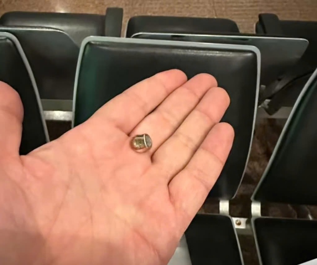 Người đàn ông bị cướp kể khoảnh khắc thoát chết nhờ chiếc laptop đỡ đạn - 1