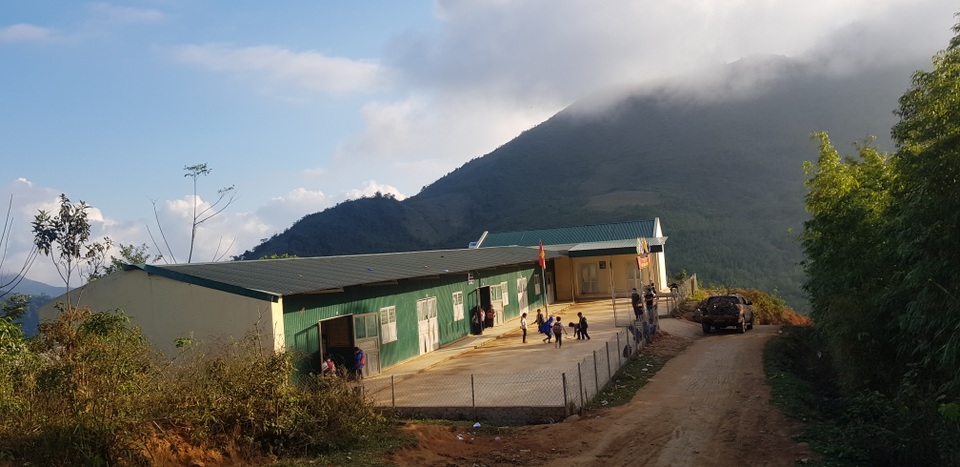 Học sinh Pà Khốm ở độ cao 1000m đã không còn bỏ học - 4 Học sinh Pà Khốm ở độ cao 1000m đã không còn bỏ học - 4