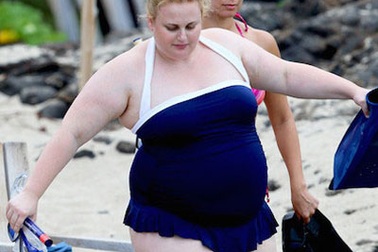 Sao phim Pitch Perfect tự tin khoe dáng “khủng” tại bể bơi