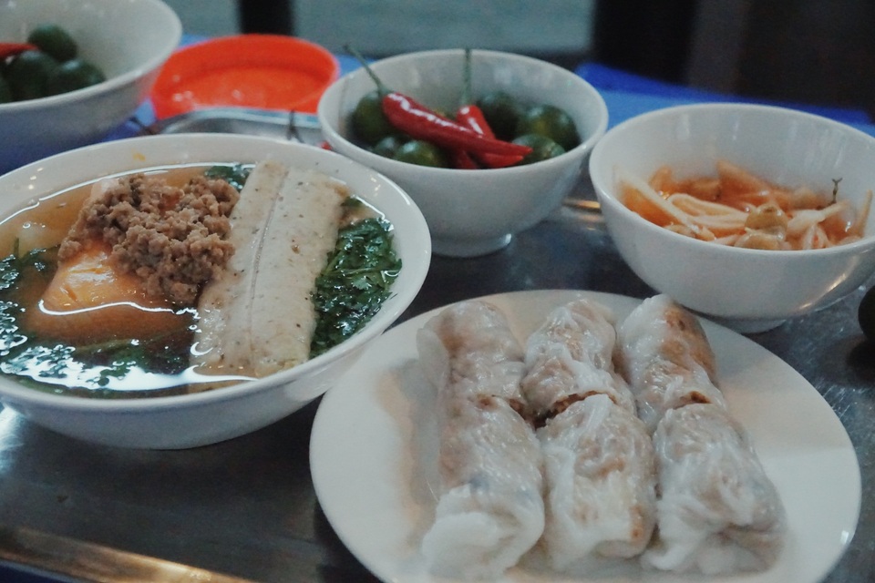 Vợ chồng người Tày cõng đặc sản Cao Bằng về Hà Nội - 3