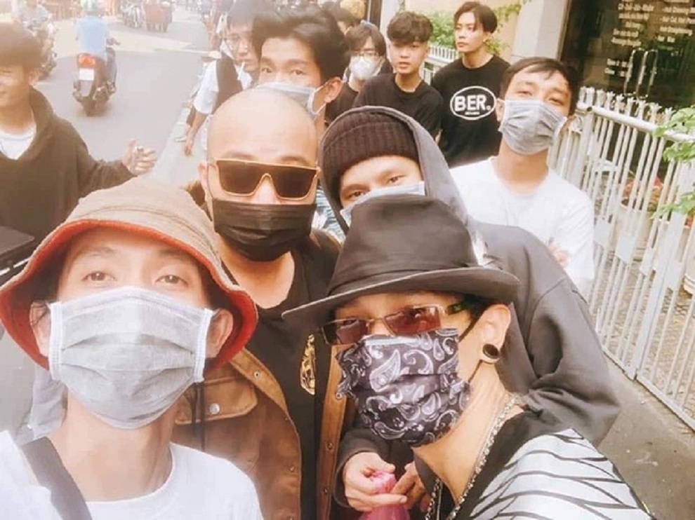 Thí sinh xếp hàng dài cả con phố để casting Rap Việt mùa 2 - 6 Thí sinh xếp hàng dài cả con phố để casting Rap Việt mùa 2 - 6