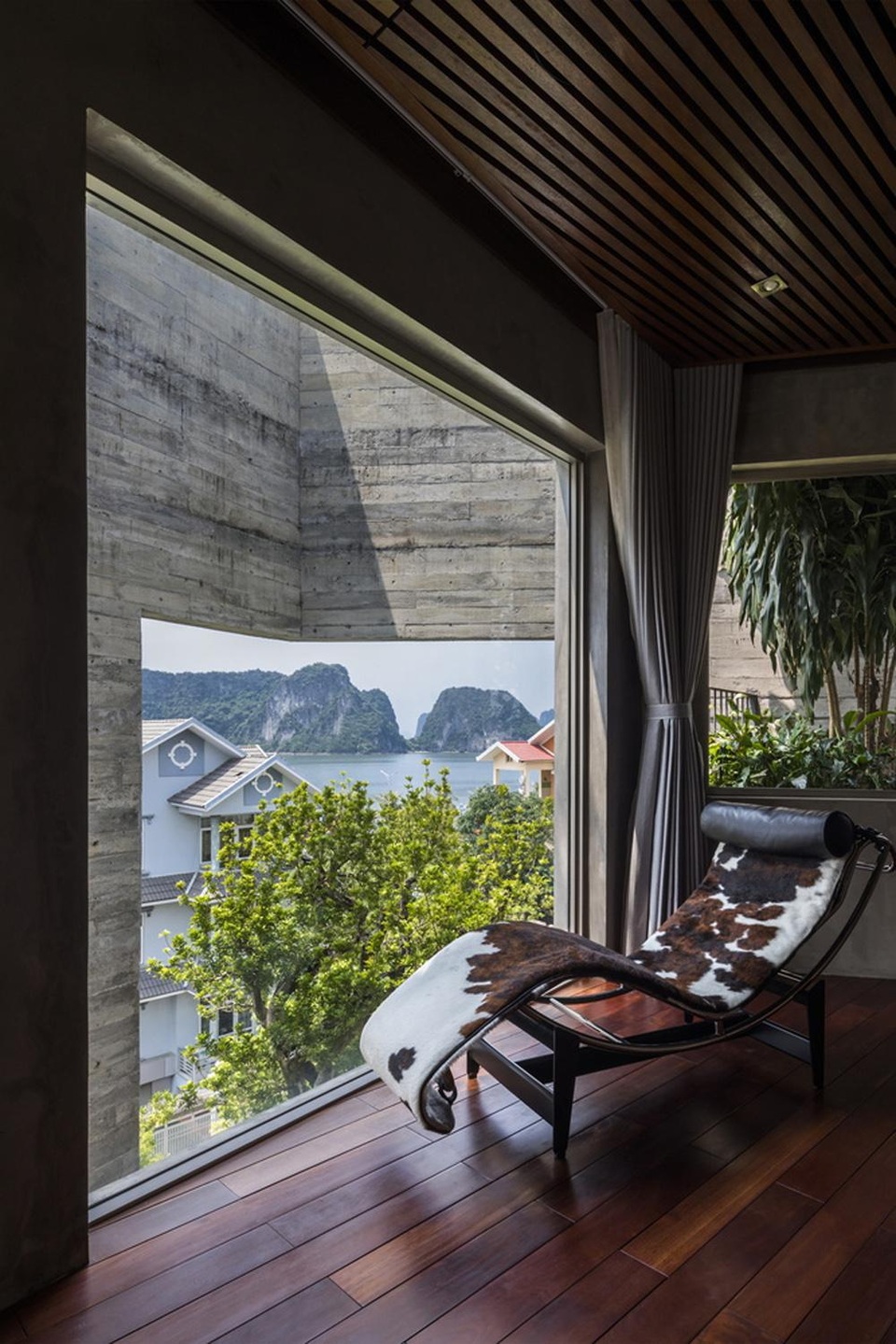 Ngỡ ngàng biệt thự phủ kín cây xanh, nhìn ra Vịnh Hạ Long tuyệt đẹp - 9 Ngỡ ngàng biệt thự phủ kín cây xanh, nhìn ra Vịnh Hạ Long tuyệt đẹp - 9