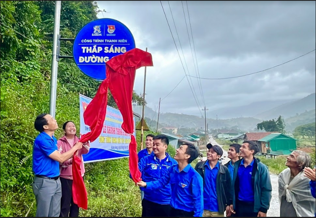 Hệ thống đèn đường đến với thôn bản vùng cao - 3 Hệ thống đèn đường đến với thôn bản vùng cao - 3