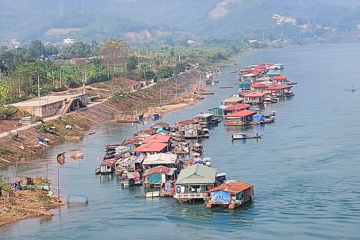 Chông chênh cuộc sống người làng chài trên sông Đà - 1 Chông chênh cuộc sống người làng chài trên sông Đà - 1