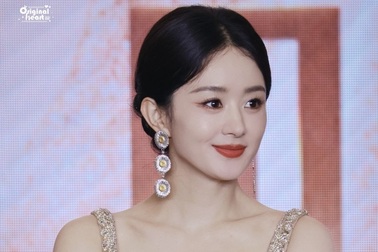 Hàng nghìn người xếp hàng chục tiếng để gặp… Triệu Lệ Dĩnh