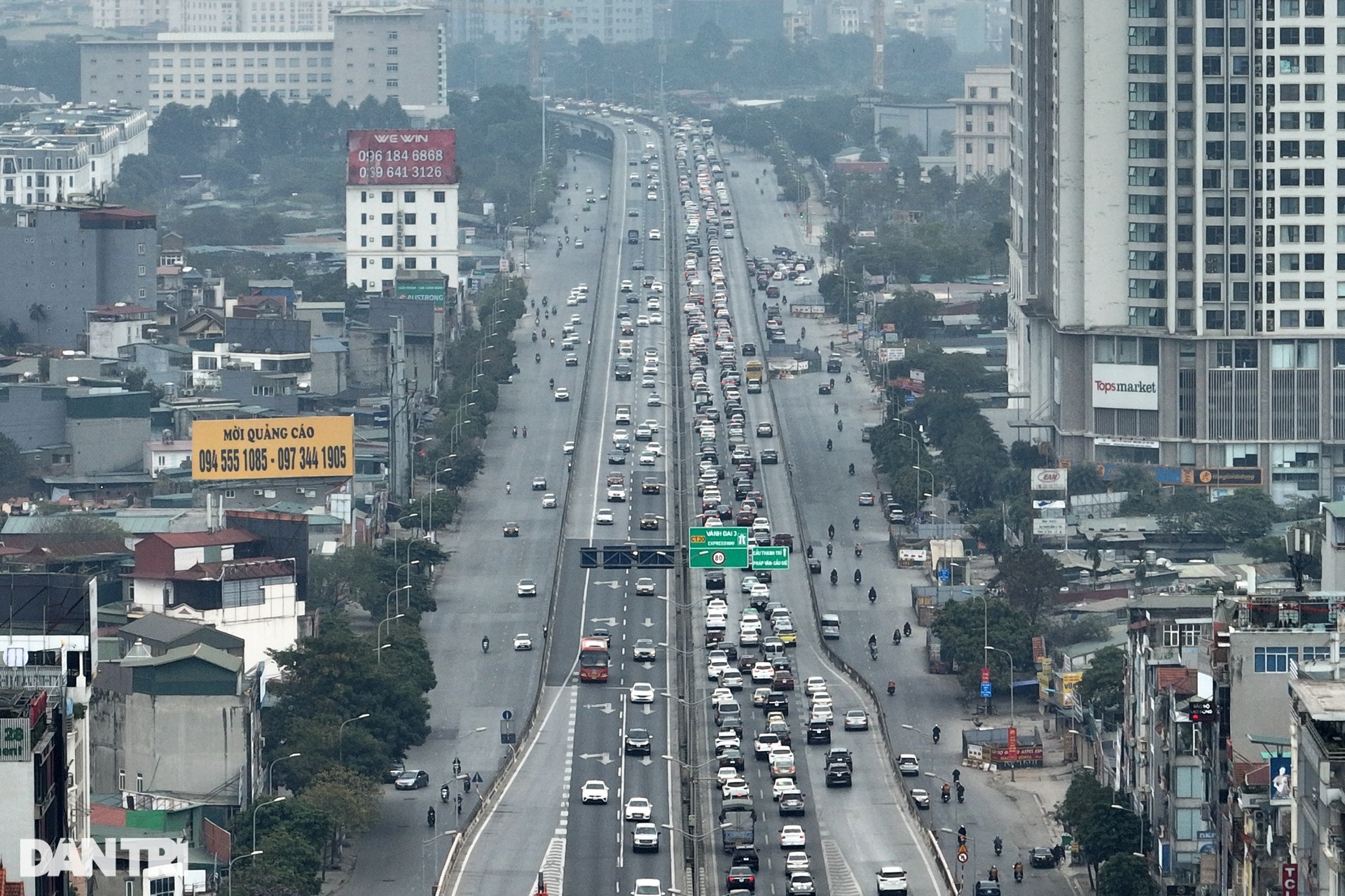 Mùng 2 Tết: Hà Nội ùn tắc nhiều kilomet đường vành đai 3 trên cao - 7 Mùng 2 Tết: Hà Nội ùn tắc nhiều kilomet đường vành đai 3 trên cao - 7