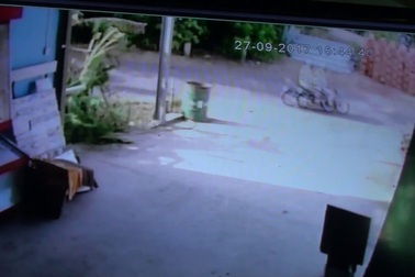 Video người dân ghi lại nghi phạm cướp ngân hàng ở KCN Hòa Phú vào 27/9