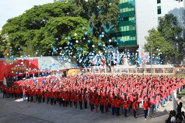 Xúc động với MV “Những trái tim Việt Nam” của hàng trăm nghệ sỹ