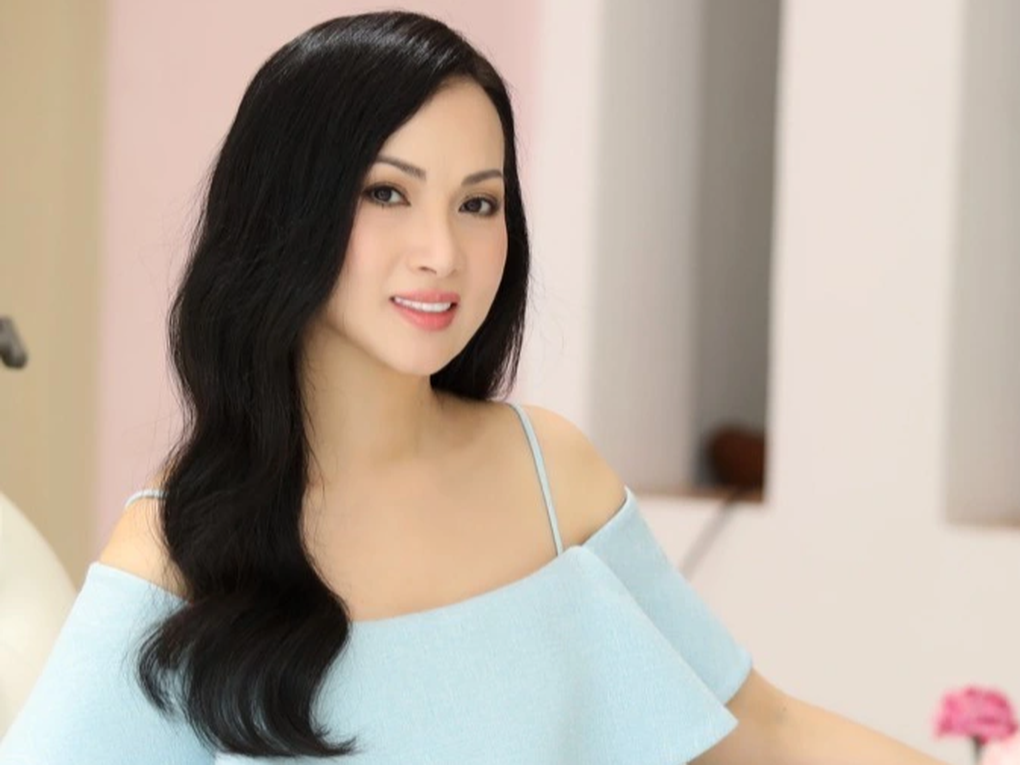 Ca sĩ Hà Phương hé lộ mối quan hệ với chồng doanh nhân sau tin đồn rạn nứt - 1 Ca sĩ Hà Phương hé lộ mối quan hệ với chồng doanh nhân sau tin đồn rạn nứt - 1