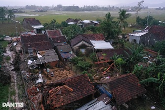Tin đồn thất thiệt và những chuyến hàng cứu trợ "không ai muốn nhận"