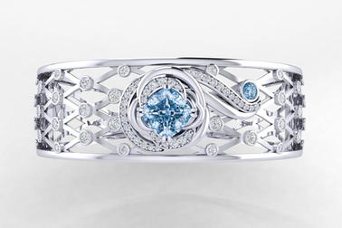 Cận cảnh vòng tay thủ lĩnh trong "Chị đẹp đạp gió rẽ sóng 2023"