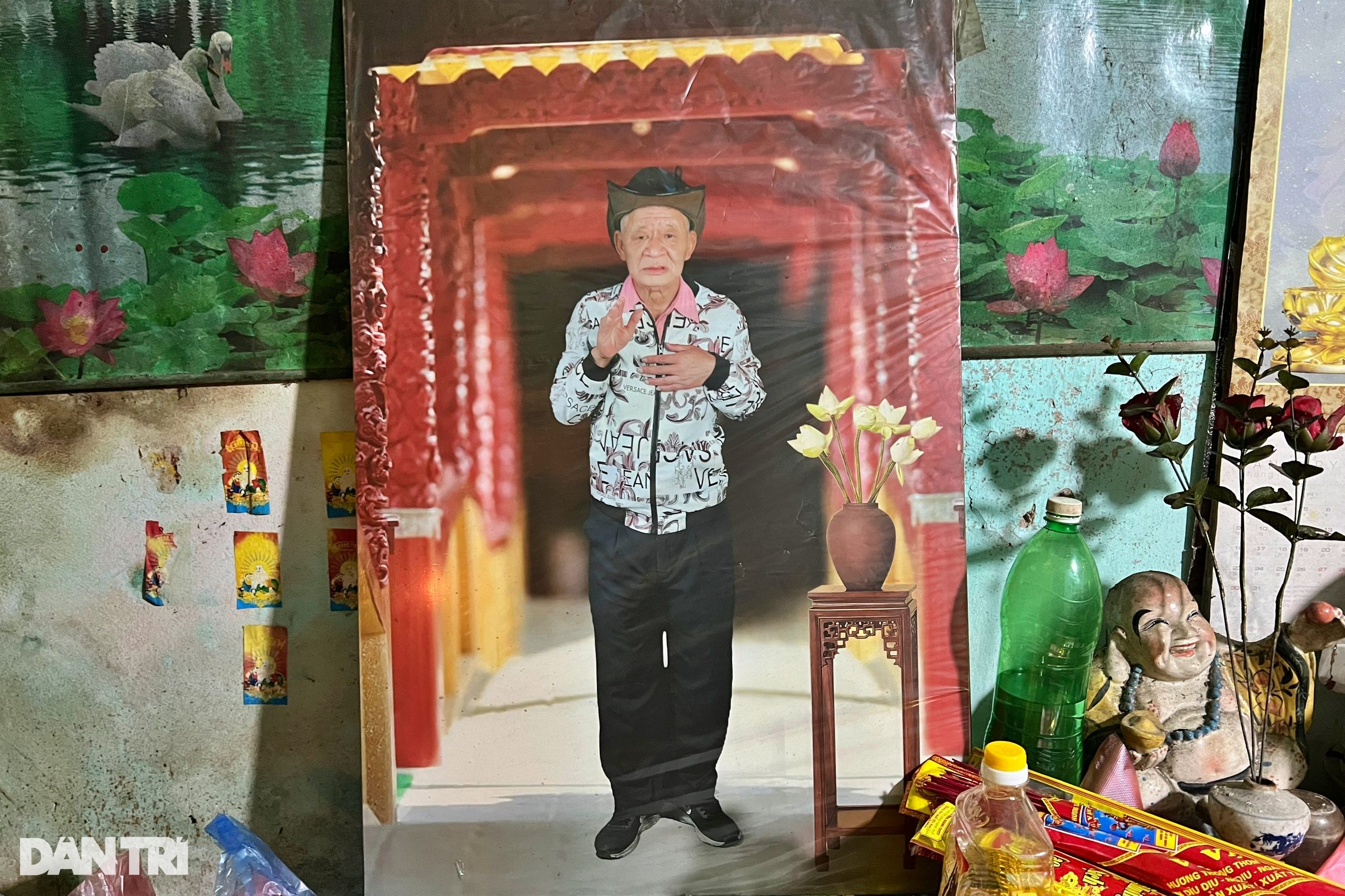 Chuyện đời của cụ ông bán bút bi nổi tiếng nhất Hà Nội - 4 Chuyện đời của cụ ông bán bút bi nổi tiếng nhất Hà Nội - 4
