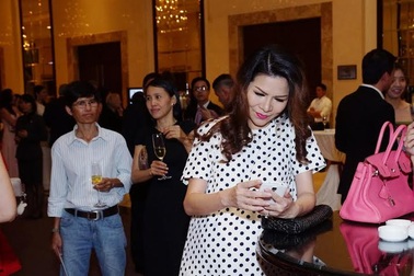 Hoa hậu Bùi Thị Hà chi 80 triệu ủng hộ quỹ giúp nạn nhân tệ nạn buôn người 