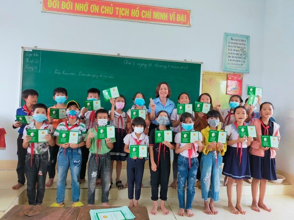 Cô giáo vùng cao miệt mài gánh chữ được vinh danh - 4 Cô giáo vùng cao miệt mài gánh chữ được vinh danh - 4