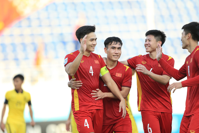 Bùi Hoàng Việt Anh nâng tỷ số lên 2-0 cho U23 Việt Nam trước U23 Malaysia