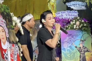 Nghệ sĩ cải lương Ngọc Huyền ngất xỉu trong đêm tiễn Vũ Linh