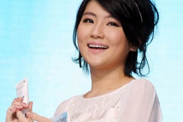 Selina bật khóc khi công bố ảnh bị bỏng nặng 