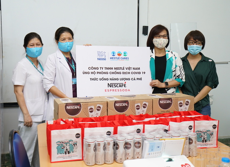 Món quà ý nghĩa đến y, bác sĩ tại các bệnh viện Hà Nội - 1 Món quà ý nghĩa đến y, bác sĩ tại các bệnh viện Hà Nội - 1