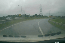 Nổi bật tuần qua: Vào cua nhanh trên đường trơn, ô tô xoay vòng như phim