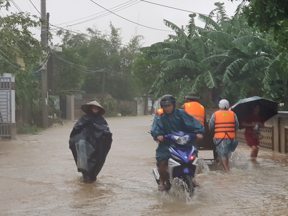 Thủy điện, hồ thủy lợi đồng loạt xả lũ, nguy cơ ngập úng hạ du - 4