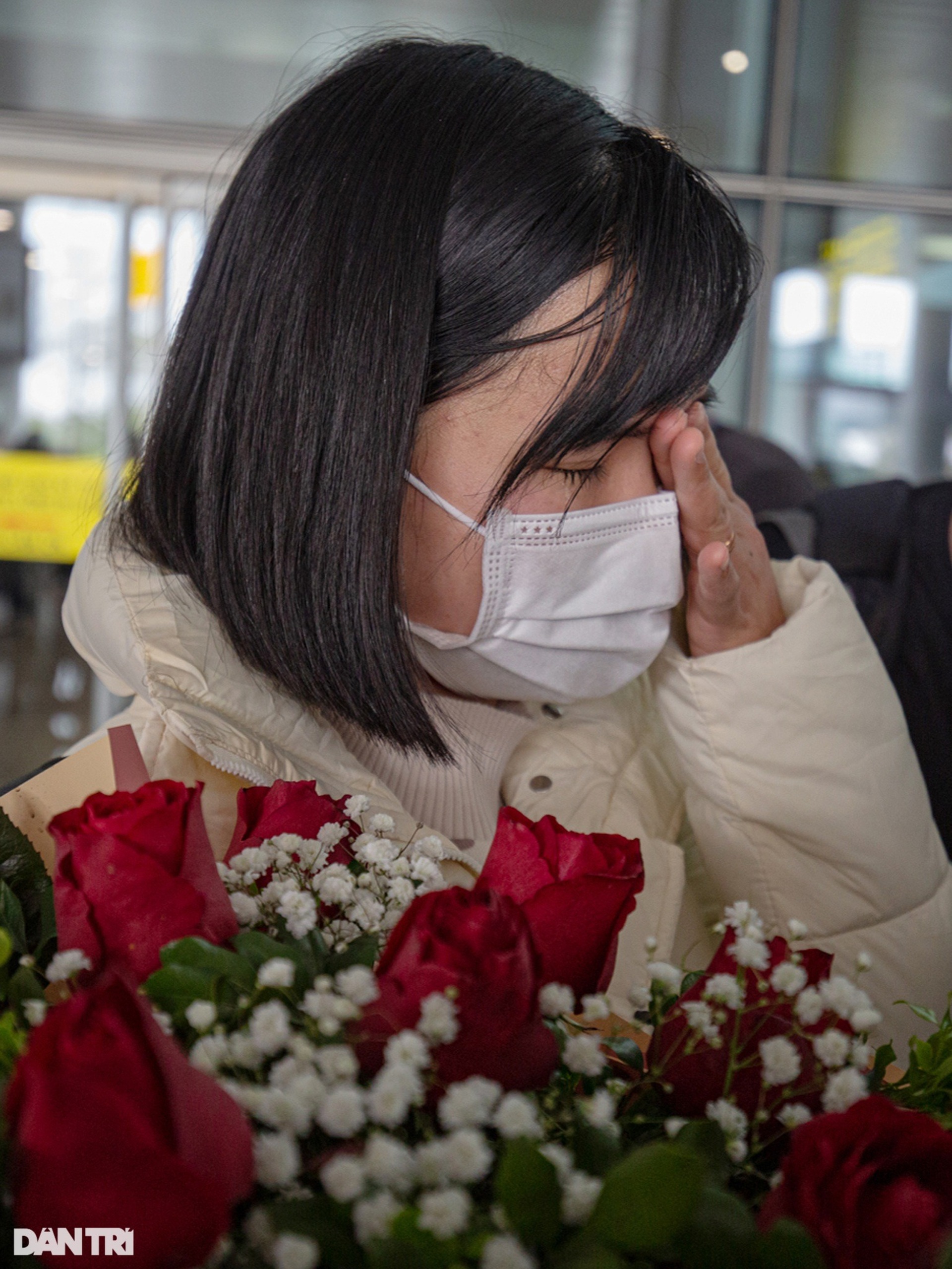 Gương mặt trẻ thơ, cái ôm tràn nước mắt trong chuyến bay giải cứu đầu tiên - 20 Gương mặt trẻ thơ, cái ôm tràn nước mắt trong chuyến bay giải cứu đầu tiên - 20