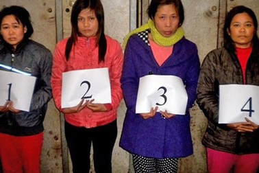 Bắt 4 “nữ quái” lừa bán thuốc đông y rởm tại các bệnh viện