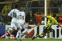 C. Ronaldo ghi bàn, Real Madrid vẫn bại trận trước Dortmund