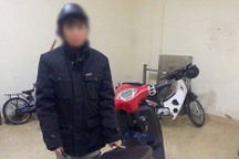 Công an kịp thời ngăn cản một phụ nữ có ý định nhảy cầu tự tử