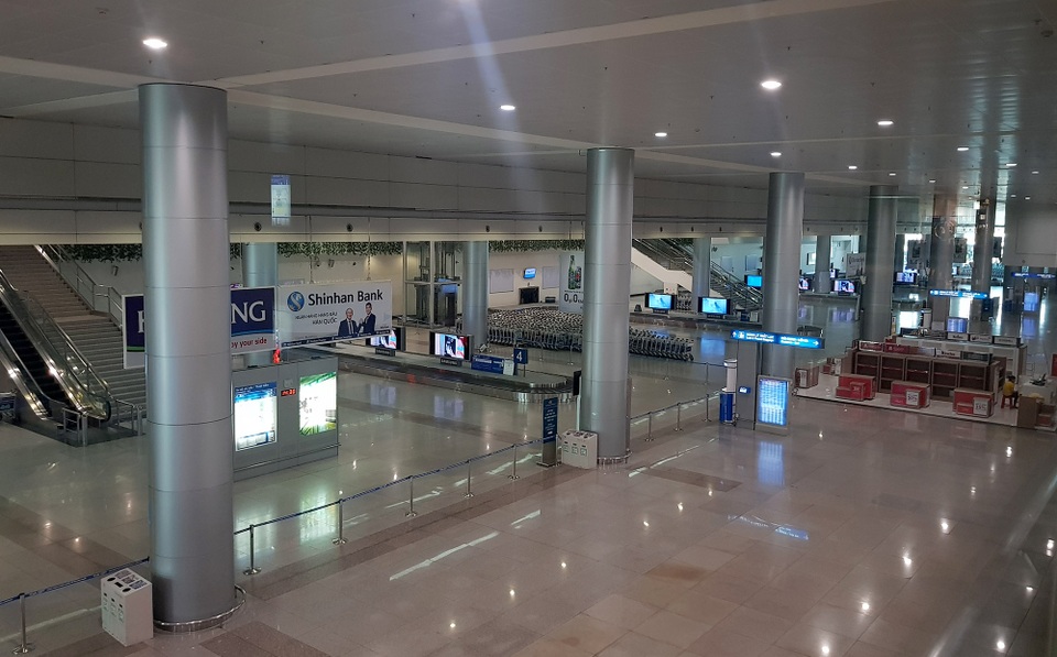 Sân bay Tân Sơn Nhất vắng ngắt sau lệnh dừng nhập cảnh - 11 Sân bay Tân Sơn Nhất vắng ngắt sau lệnh dừng nhập cảnh - 11