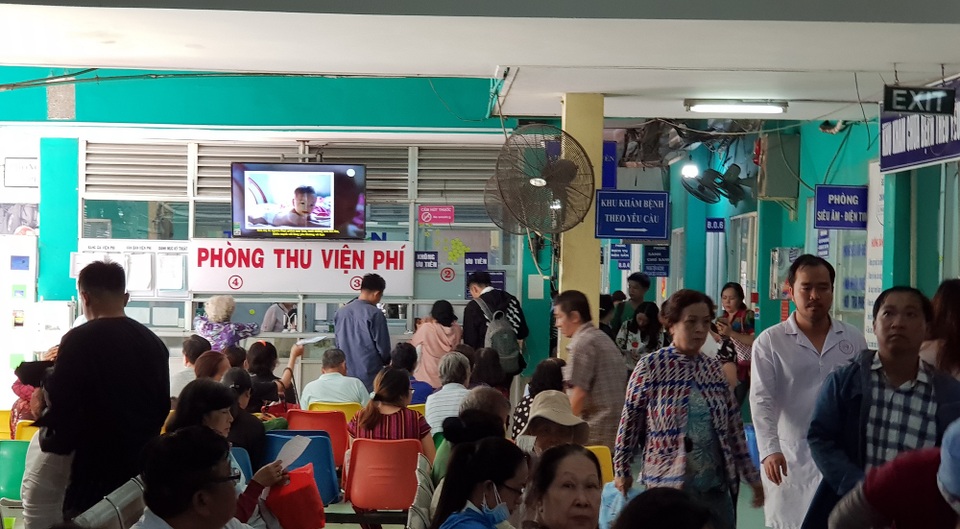 Phi công người Anh mắc Covid-19, ca bệnh điển hình đề kháng kháng sinh - 2 Phi công người Anh mắc Covid-19, ca bệnh điển hình đề kháng kháng sinh - 2