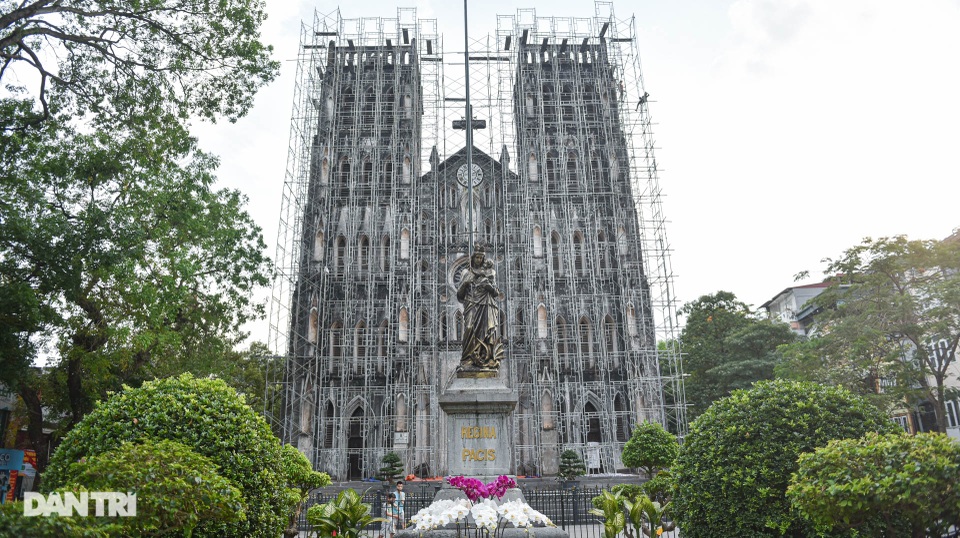 Những hình ảnh cuối cùng của Nhà thờ lớn Hà Nội trước ngày khoác áo mới - 1 Những hình ảnh cuối cùng của Nhà thờ lớn Hà Nội trước ngày khoác áo mới - 1