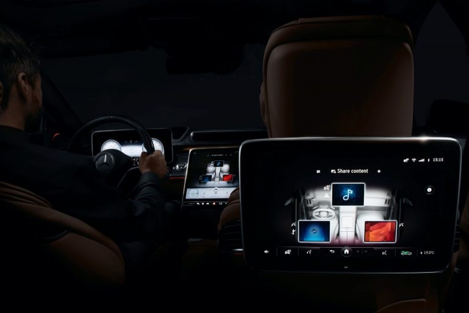 Chuẩn bị ra mắt mẫu xe đầu tiên trên thế giới có túi khí ghế sau - 2