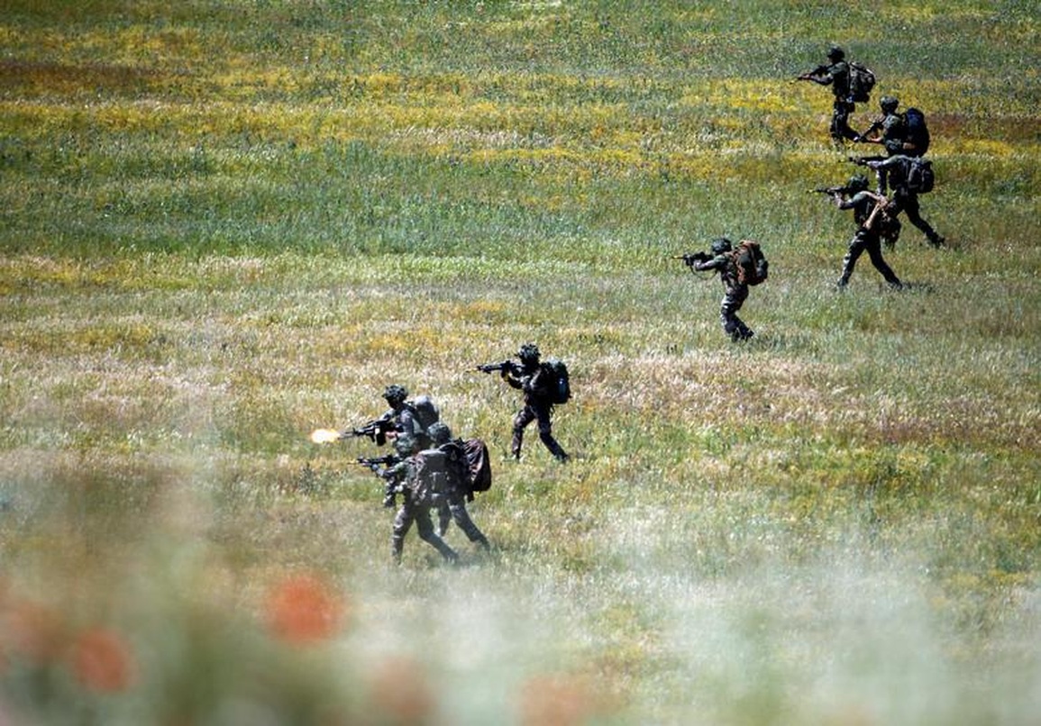 NATO rầm rộ diễn tập thực binh tại châu Âu - 7 NATO rầm rộ diễn tập thực binh tại châu Âu - 7