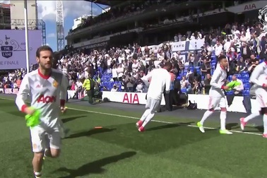 Các cầu thủ MU khởi động tại White Hart Lane