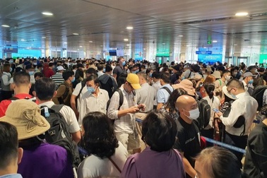 Chưa tới kỳ nghỉ 30/4-1/5, hàng không đã "tắc không lối thoát"