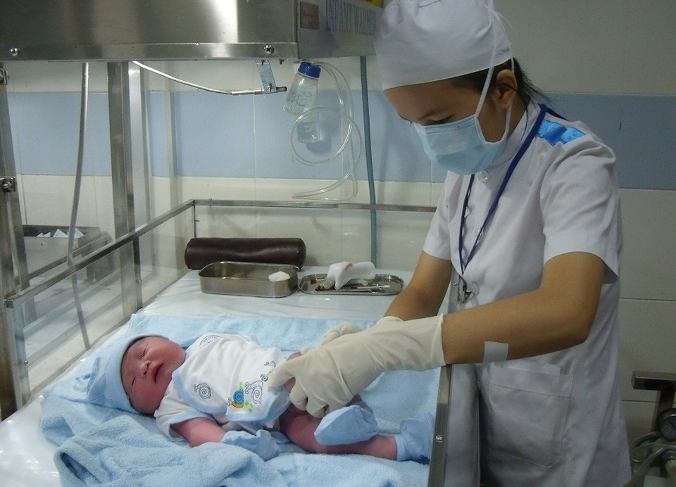“Cởi trói” chính sách, khuyến khích phụ nữ đẻ nhiều con - 2 “Cởi trói” chính sách, khuyến khích phụ nữ đẻ nhiều con - 2