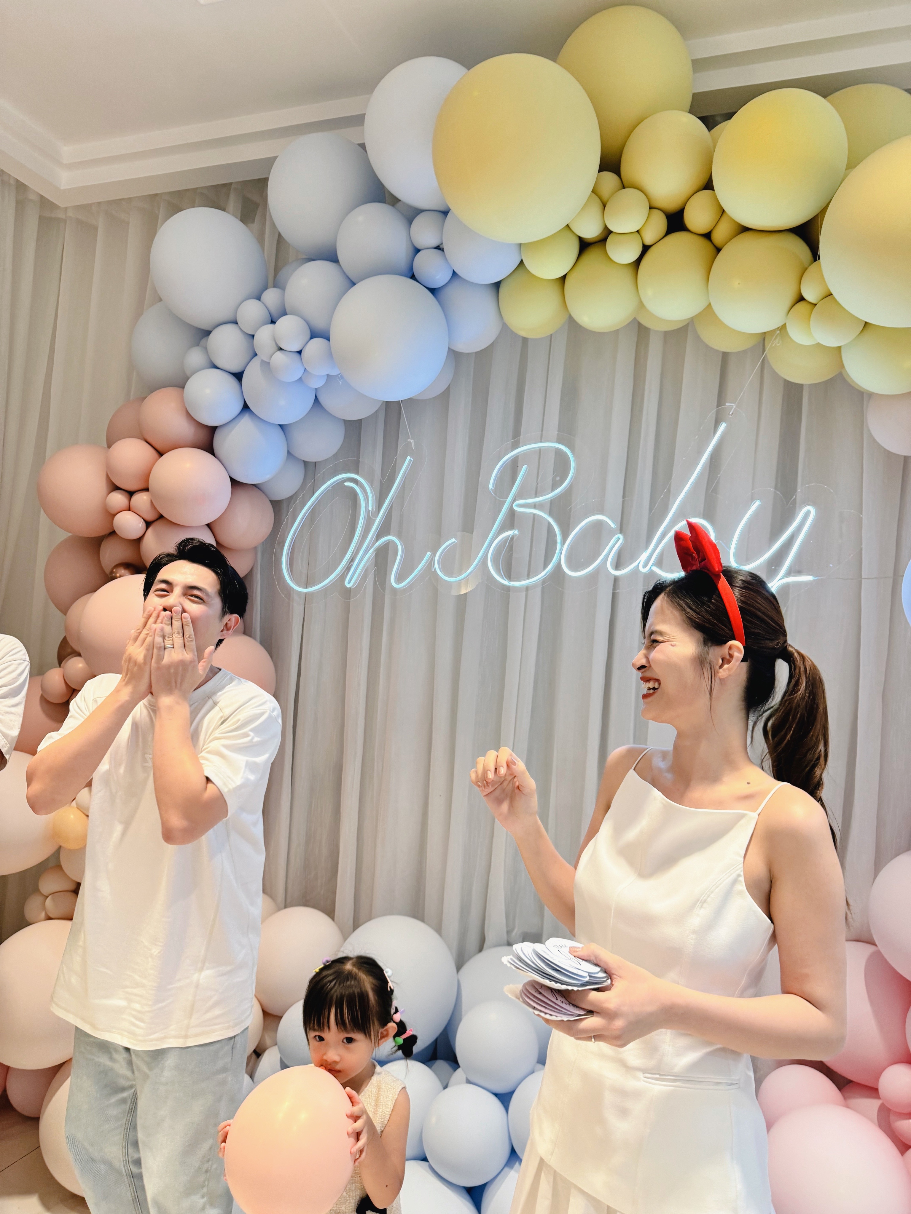 ດົງນີ່ສະແດງໃຫ້ເຫັນເພດຂອງລູກຄົນທີສອງ, ປະຕິກິລິຍາຂອງວິນນີເຮັດໃຫ້ຜູ້ຊົມຕື່ນເຕັ້ນ - 2 Đông Nhi khoe giới tính con thứ 2, phản ứng bé Winnie khiến fan thích thú - 2