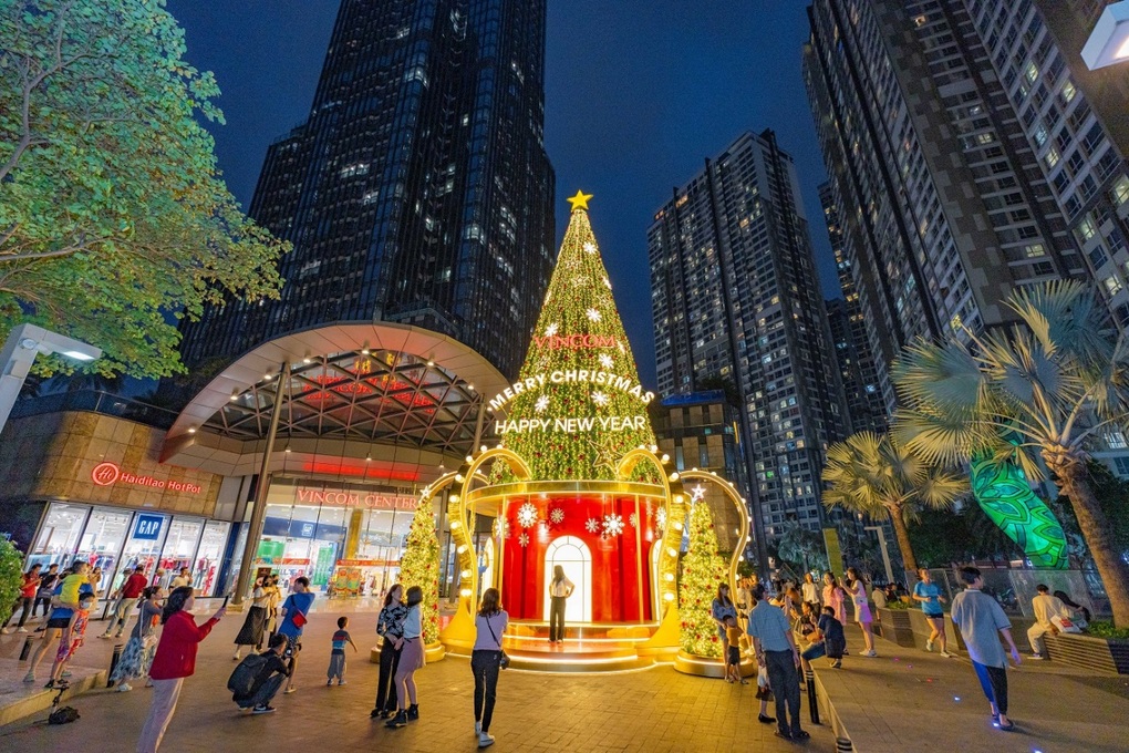 Sôi động lễ hội cuối năm nơi xứ sở diệu kỳ Toyderland cùng Vincom - 4 Sôi động lễ hội cuối năm nơi xứ sở diệu kỳ Toyderland cùng Vincom - 4