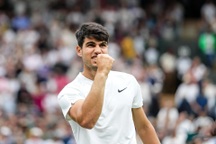 Alcaraz thắng nhanh, Sinner tiếp tục vất vả tại Wimbledon