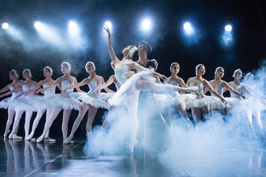 Các nhà hát sẽ kiếm nguồn thu từ đâu khi triển khai nhà hát online?