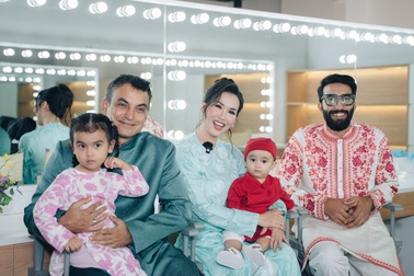 Chồng Ấn Độ mặc áo dài, âm thầm tạo bất ngờ khiến Võ Hạ Trâm xúc động