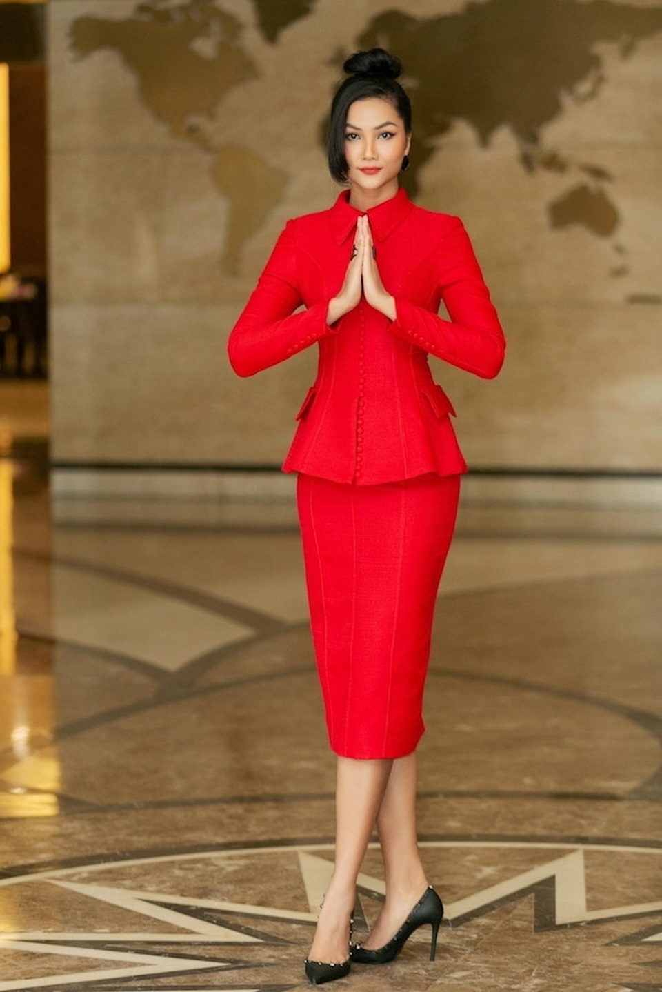 “Gái một con” Nhã Phương khoe vòng eo con kiến - 6 “Gái một con” Nhã Phương khoe vòng eo con kiến - 6