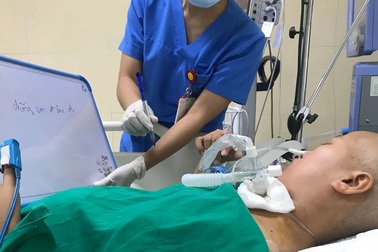 Người mẹ ung thư vú giai đoạn cuối vẫn chưa thể sang thăm con